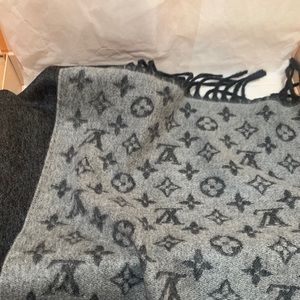 LV Scarf